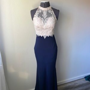 Nina Canacci dress size 4 Ivory and Navy beaded gown